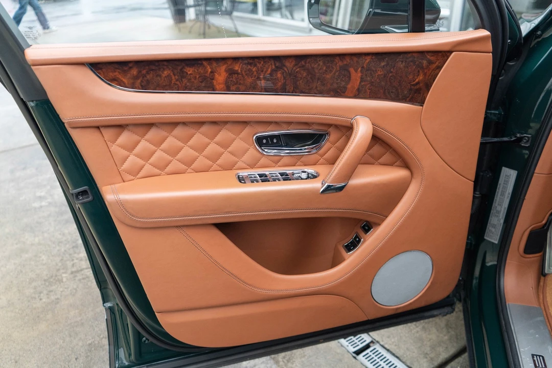 2017 Bentley Bentayga - Image 10 of 31