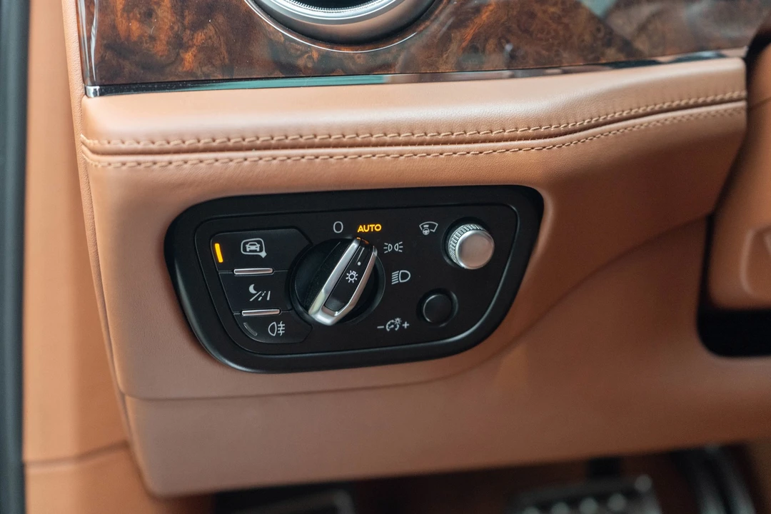 2017 Bentley Bentayga - Image 15 of 31