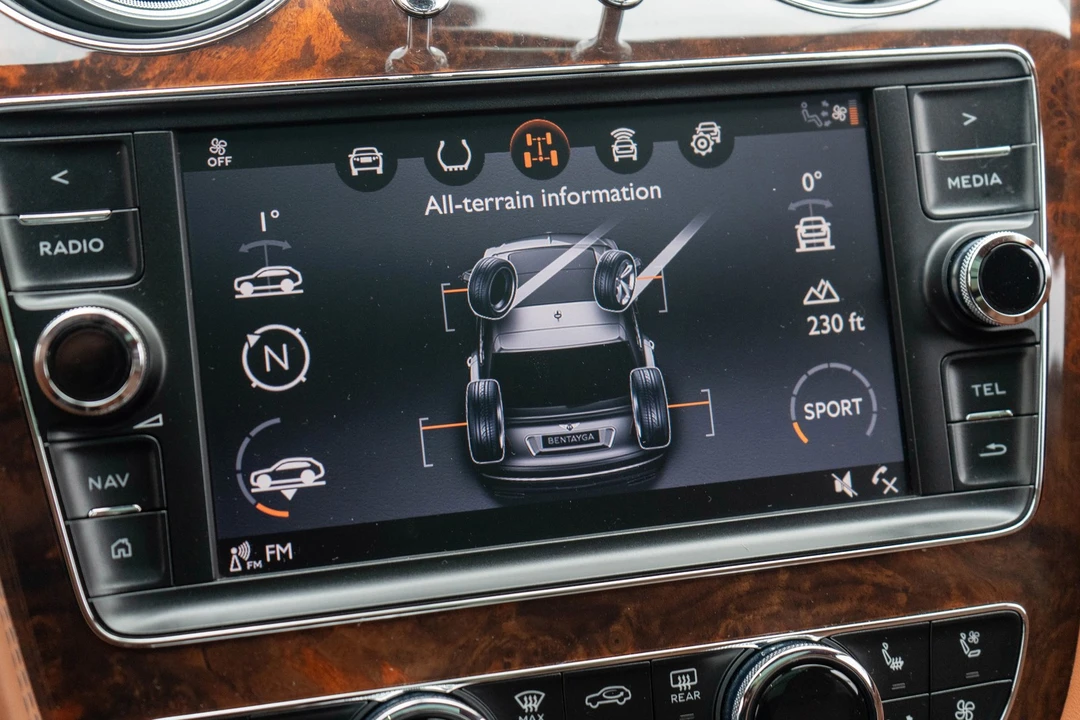 2017 Bentley Bentayga - Image 19 of 31