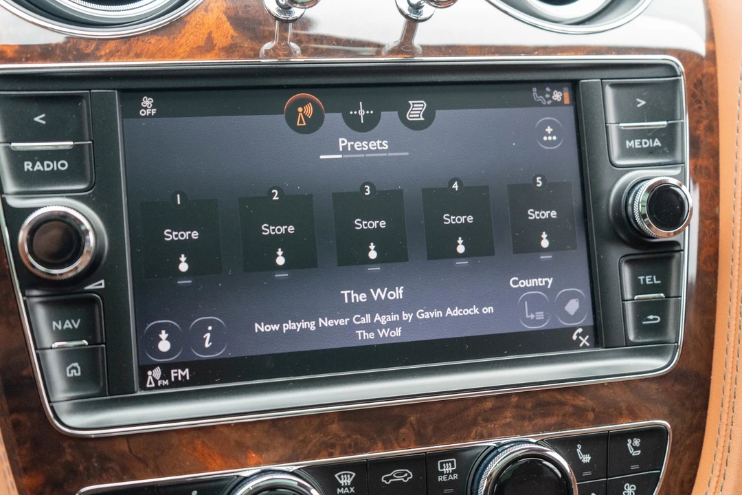 2017 Bentley Bentayga - Image 21 of 31