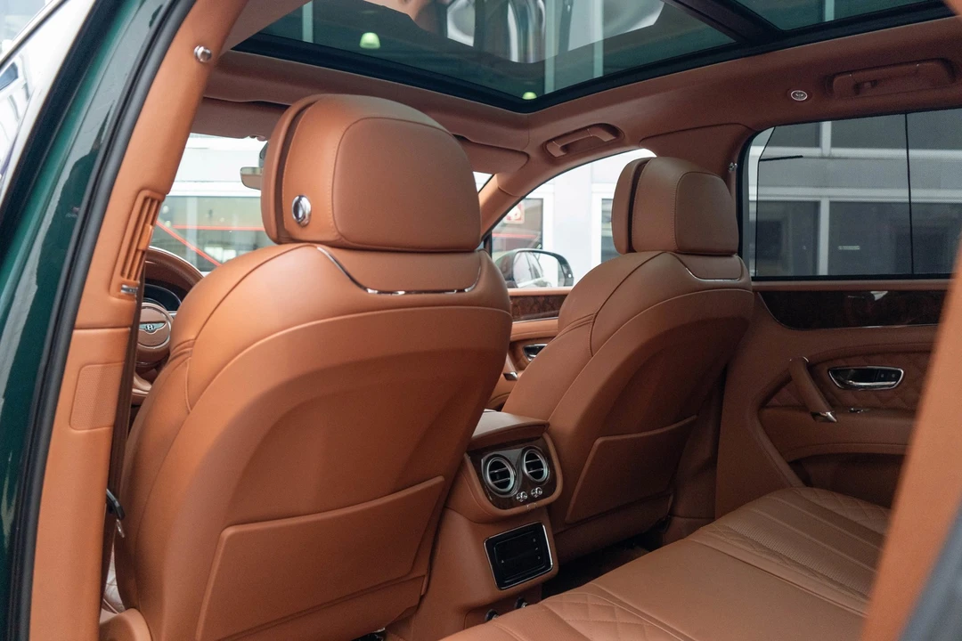 2017 Bentley Bentayga - Image 27 of 31