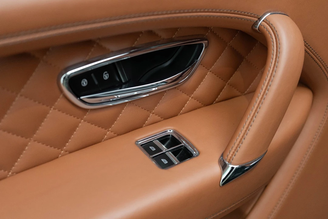 2017 Bentley Bentayga - Image 29 of 31