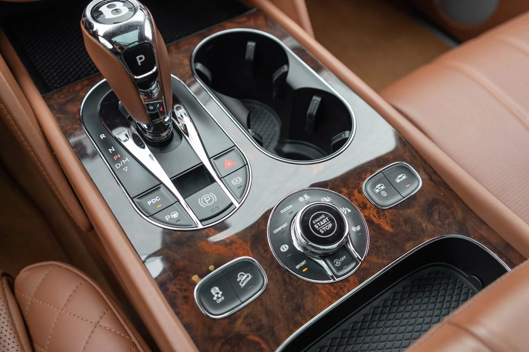 2017 Bentley Bentayga - Image 25 of 31