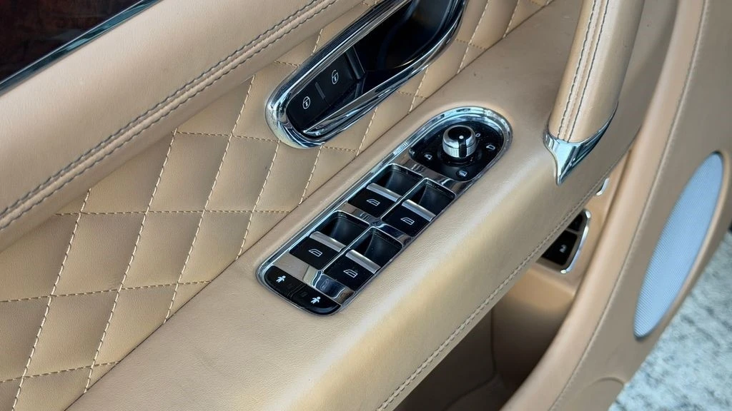 2017 Bentley Bentayga - Image 15 of 21