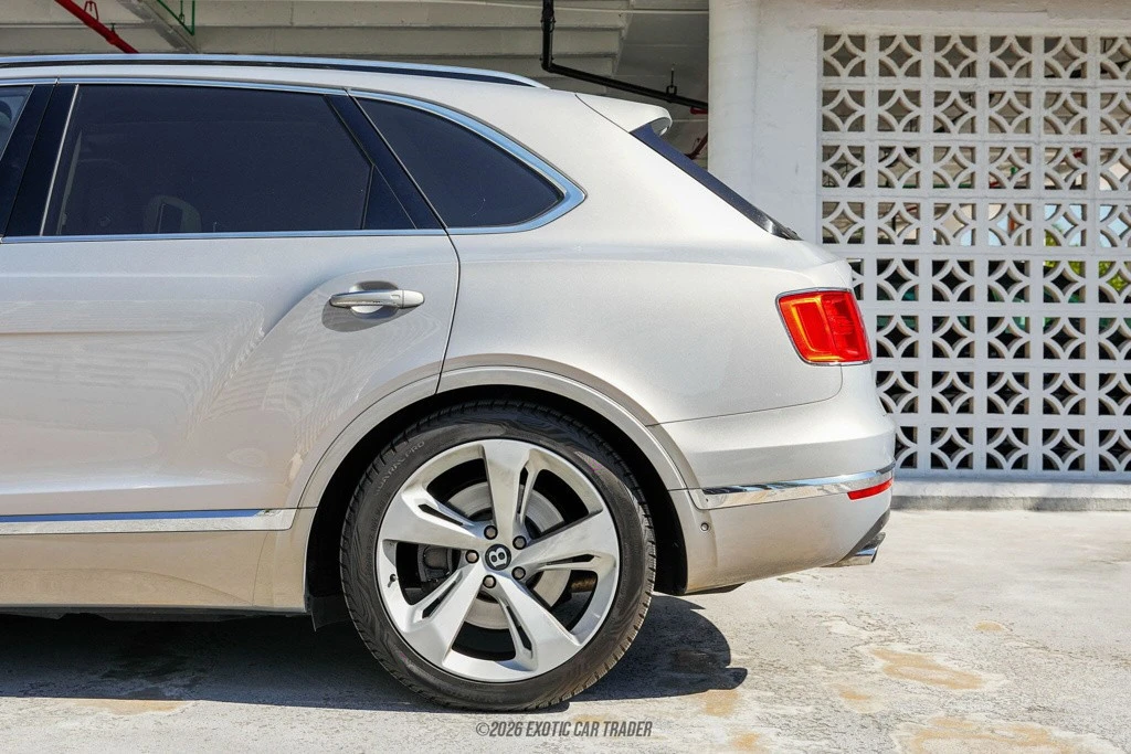 2017 Bentley Bentayga - Image 5 of 12