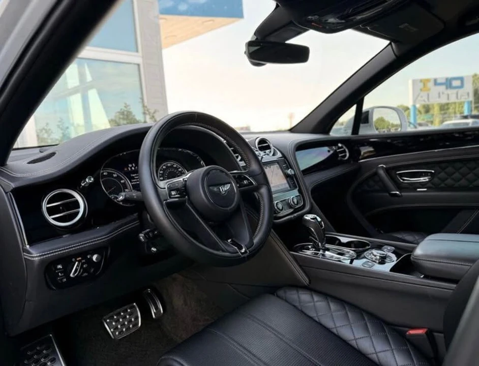 2017 Bentley Bentayga - Image 6 of 17