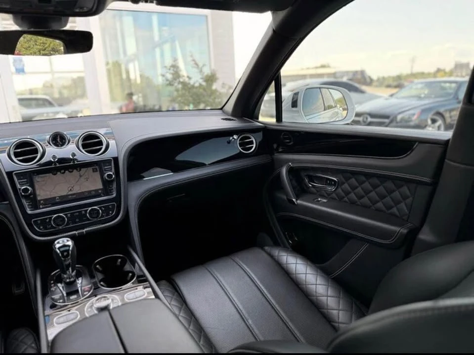2017 Bentley Bentayga - Image 10 of 17