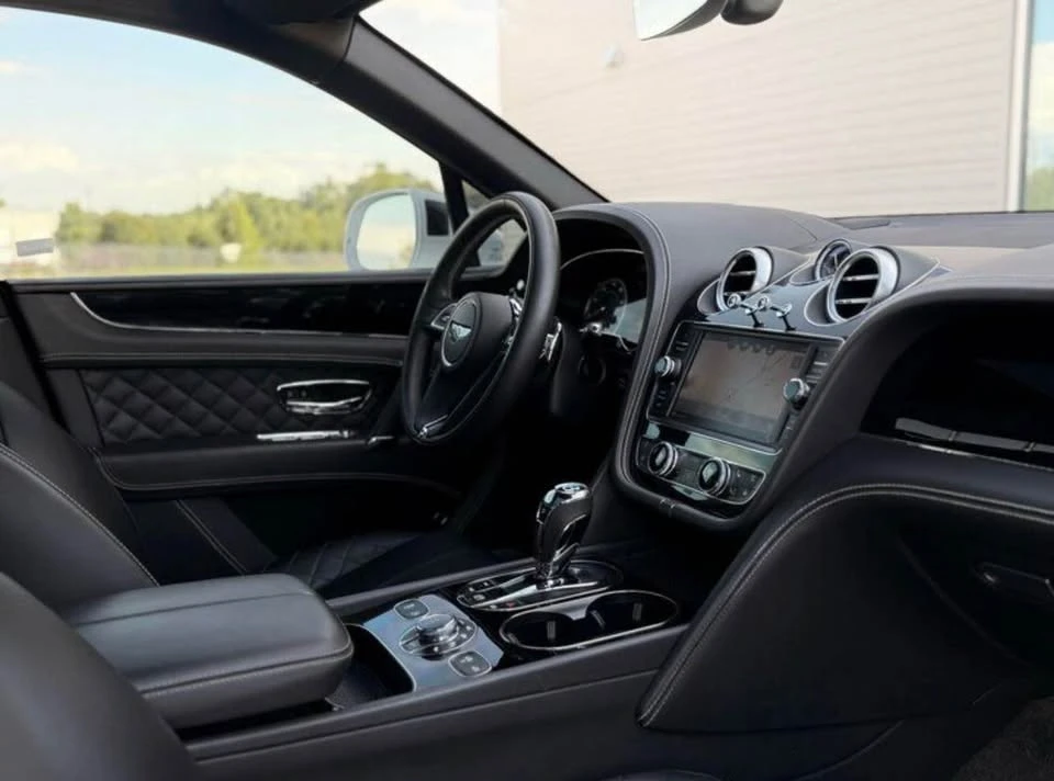 2017 Bentley Bentayga - Image 16 of 17