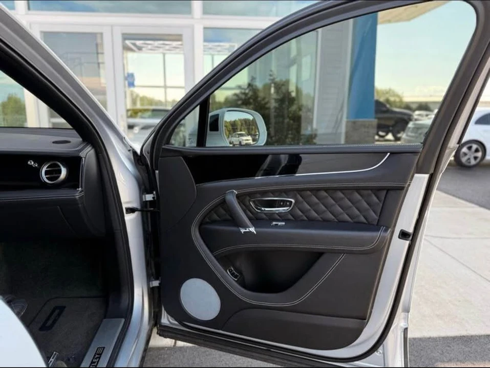 2017 Bentley Bentayga - Image 15 of 17