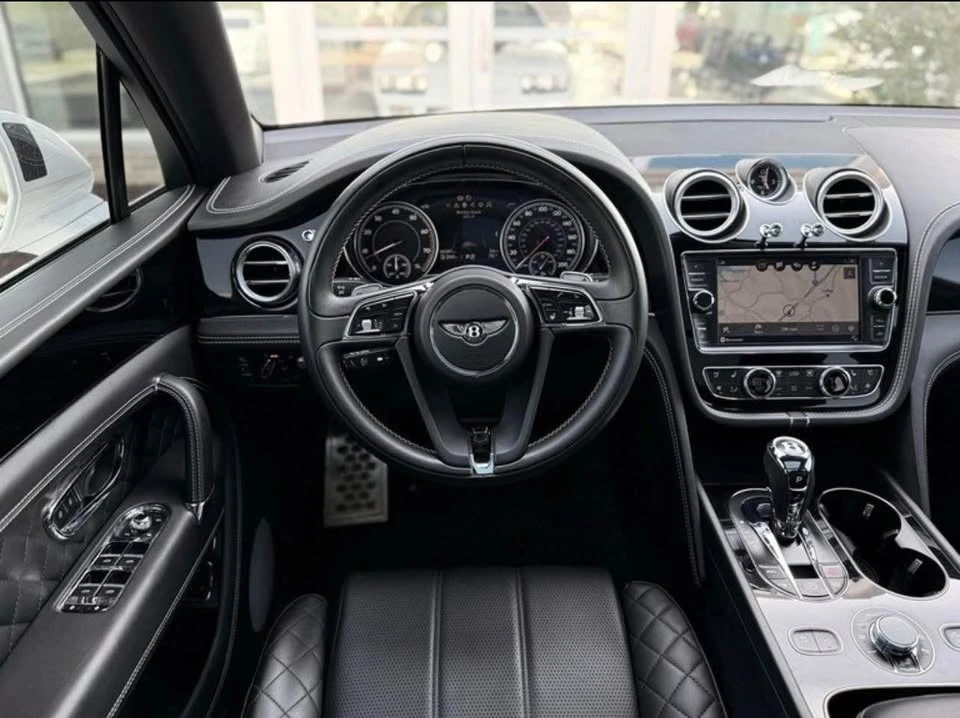2017 Bentley Bentayga - Image 9 of 17