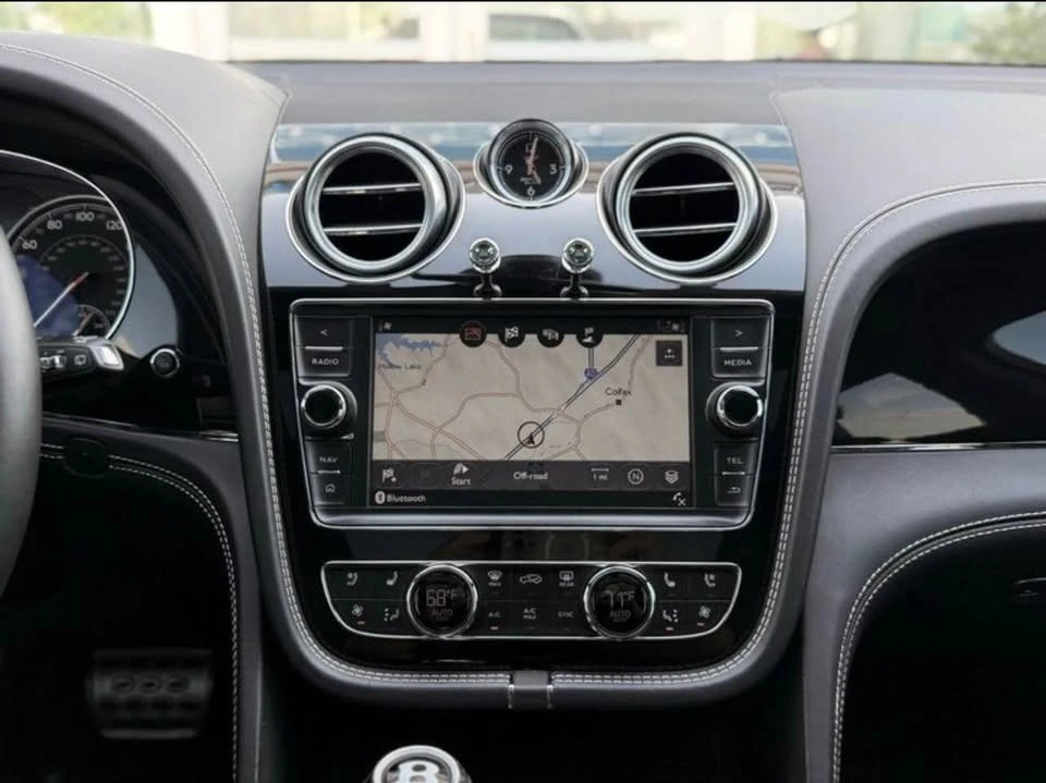 2017 Bentley Bentayga - Image 11 of 17