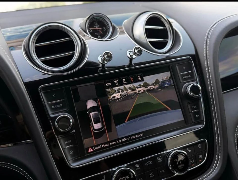 2017 Bentley Bentayga - Image 12 of 17