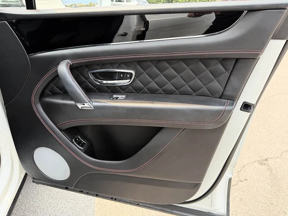 2017 Bentley Bentayga - Image 7 of 10