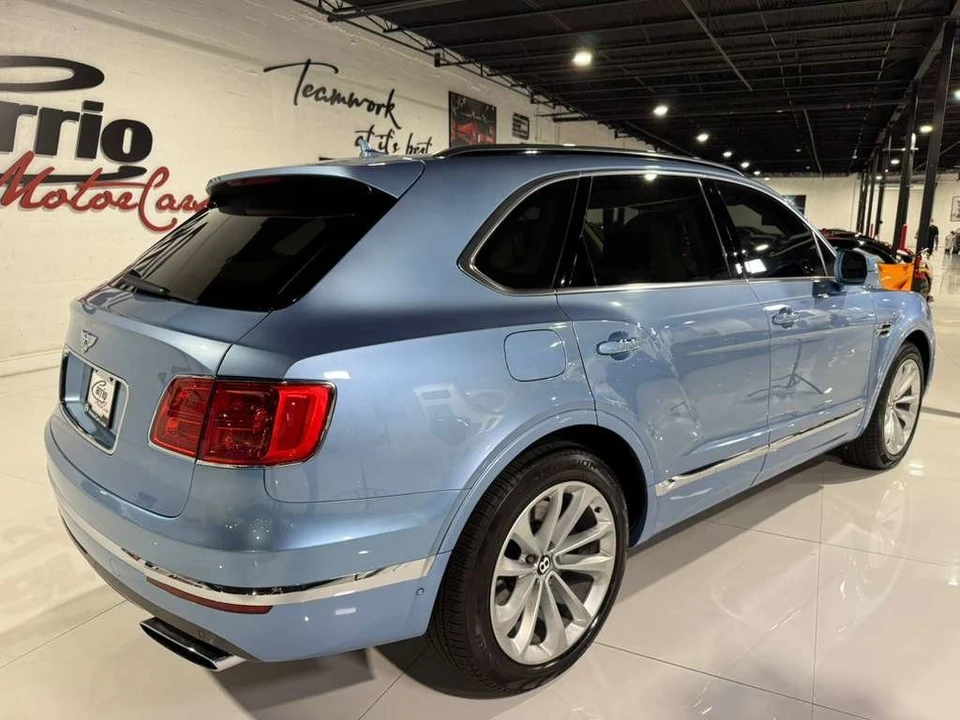 2017 Bentley Bentayga - Image 7 of 12