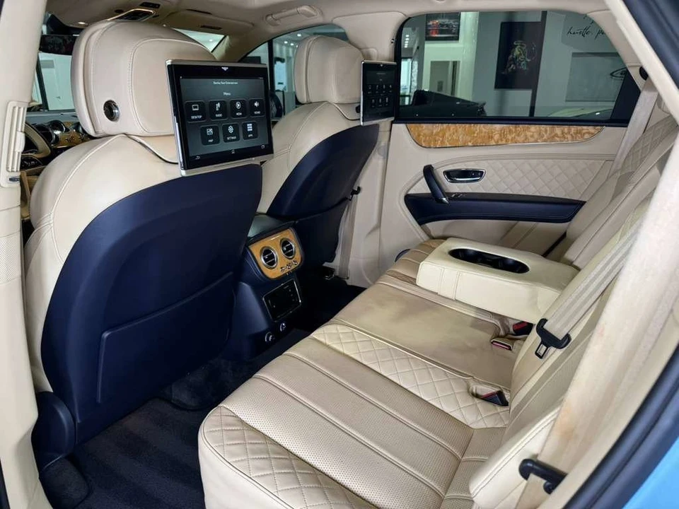 2017 Bentley Bentayga - Image 11 of 12
