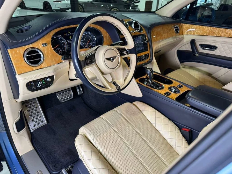 2017 Bentley Bentayga - Image 9 of 12