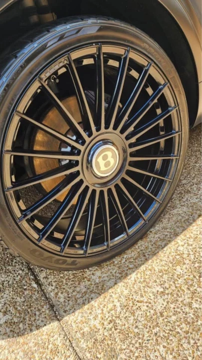 2017 Bentley Bentayga - Image 2 of 5