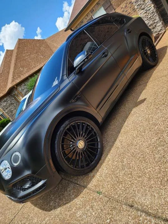 2017 Bentley Bentayga - Image 3 of 5