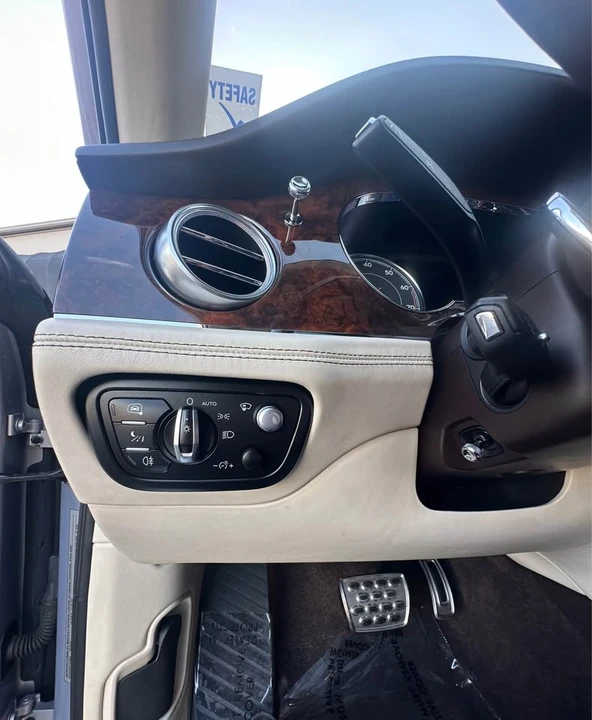 2017 Bentley Bentayga - Image 8 of 17