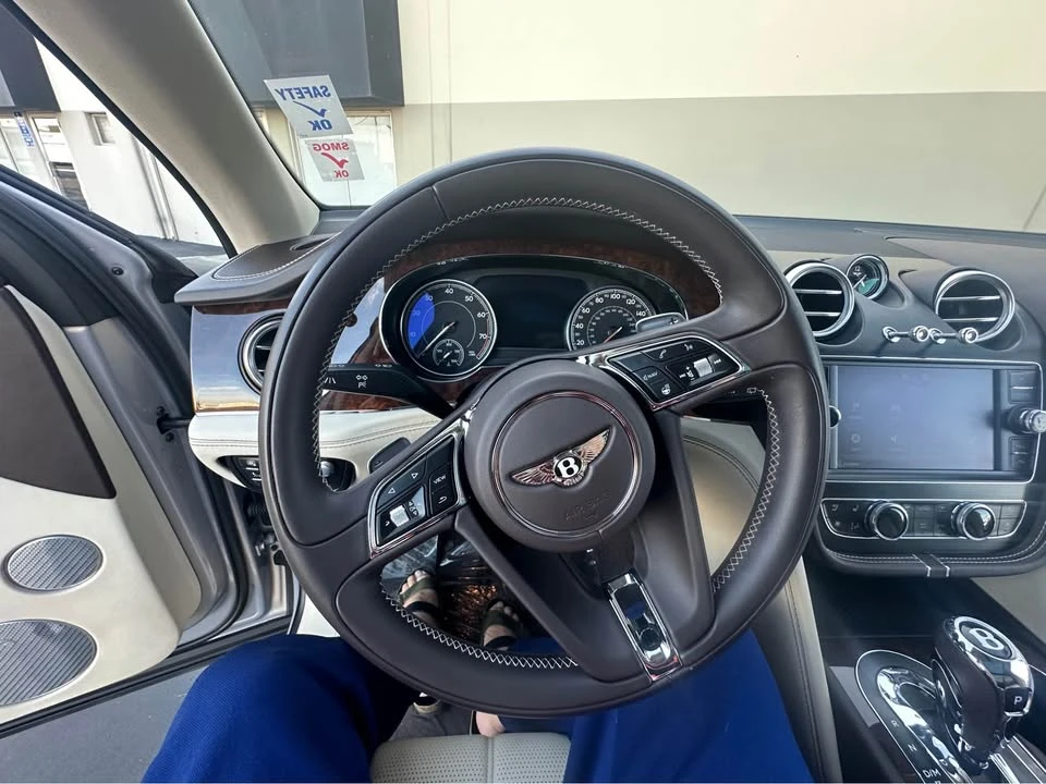 2017 Bentley Bentayga - Image 7 of 17
