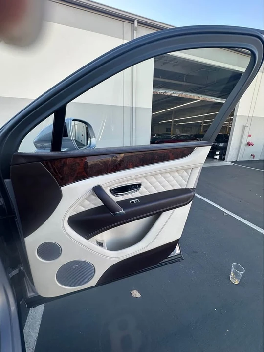 2017 Bentley Bentayga - Image 12 of 17