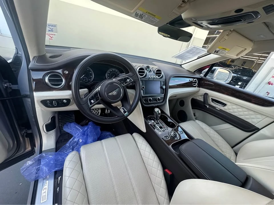 2017 Bentley Bentayga - Image 6 of 17