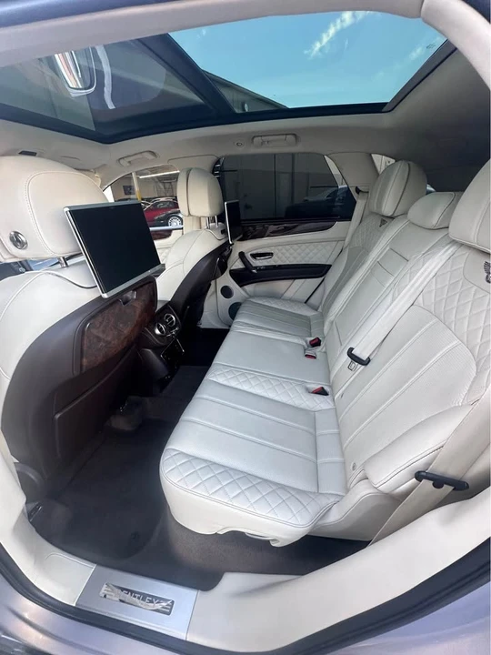 2017 Bentley Bentayga - Image 14 of 17
