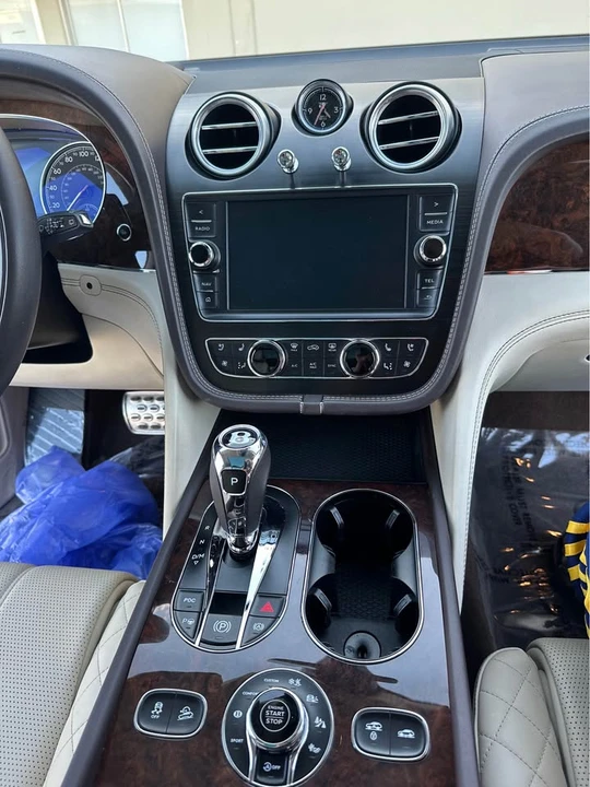 2017 Bentley Bentayga - Image 10 of 17