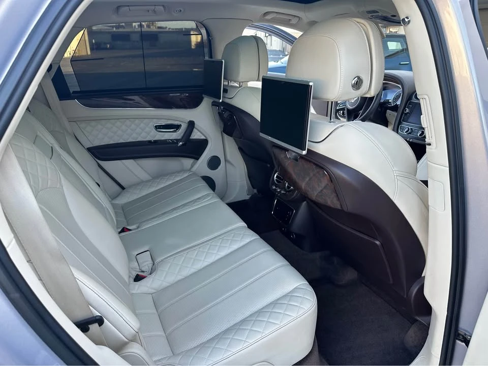 2017 Bentley Bentayga - Image 16 of 17