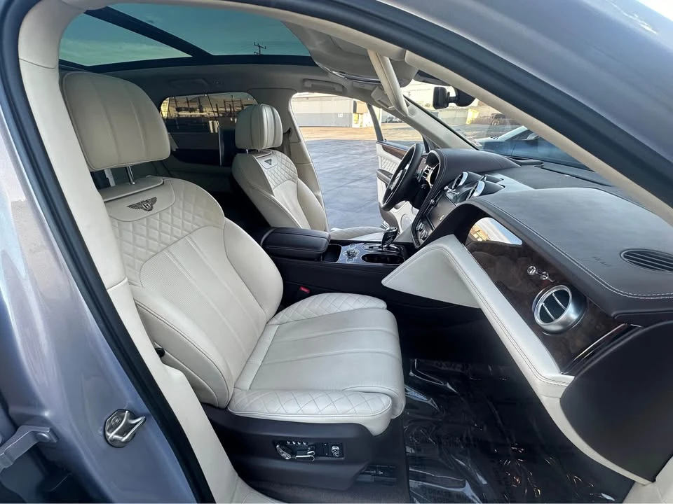 2017 Bentley Bentayga - Image 5 of 17