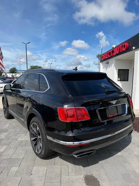 2017 Bentley Bentayga - Image 12 of 17