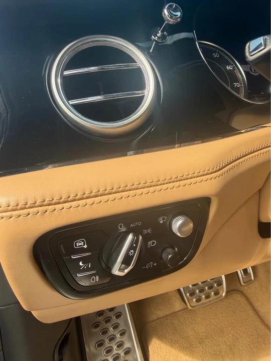 2017 Bentley Bentayga - Image 7 of 17