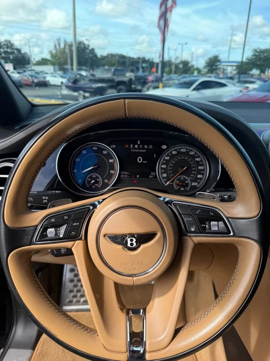 2017 Bentley Bentayga - Image 6 of 17