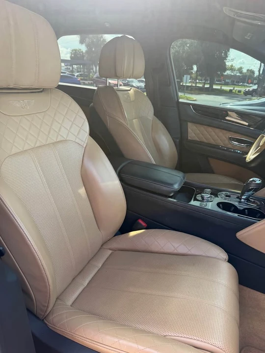 2017 Bentley Bentayga - Image 16 of 17