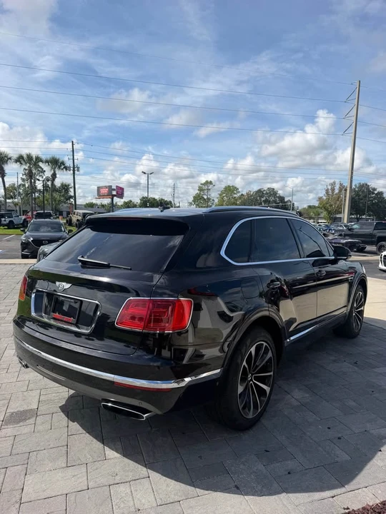 2017 Bentley Bentayga - Image 15 of 17