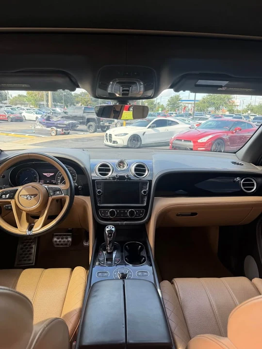2017 Bentley Bentayga - Image 10 of 17