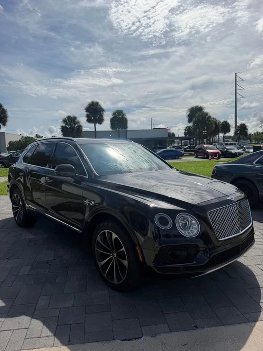 2017 Bentley Bentayga - Image 17 of 17