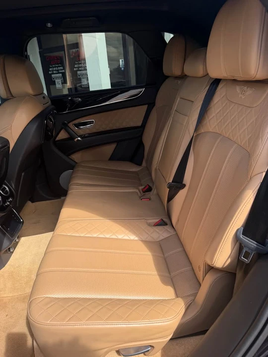 2017 Bentley Bentayga - Image 9 of 17