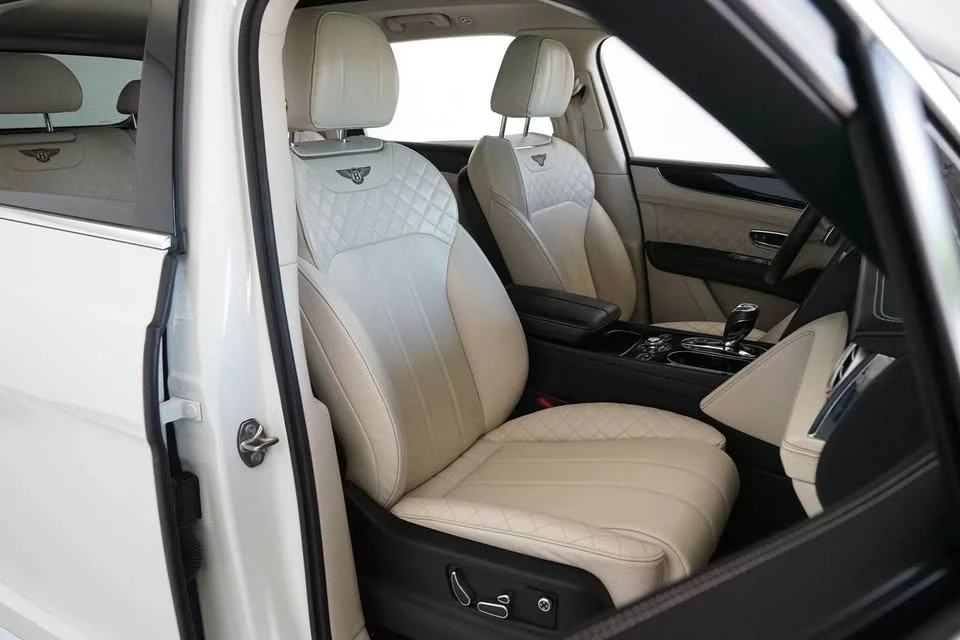 2017 Bentley Bentayga - Image 7 of 9