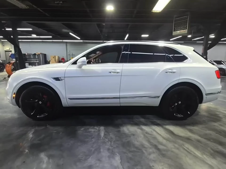 2017 Bentley Bentayga - Image 4 of 9