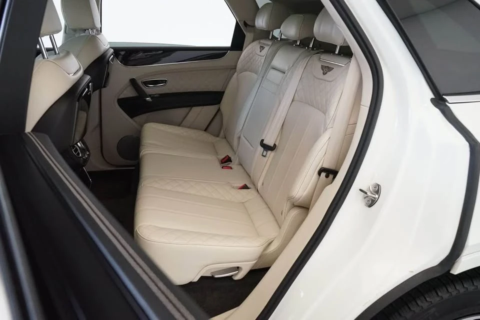 2017 Bentley Bentayga - Image 8 of 9