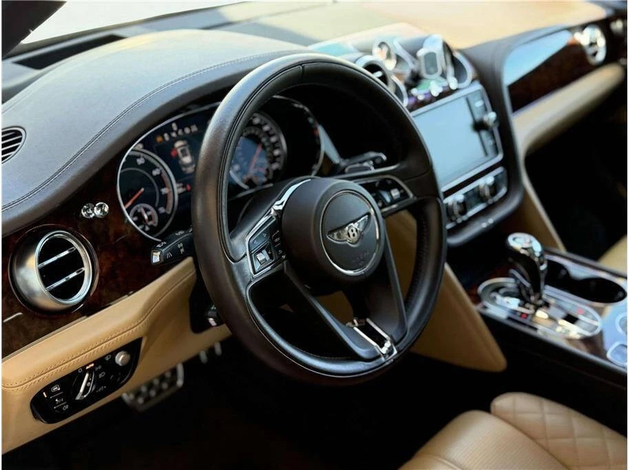 2017 Bentley Bentayga - Image 15 of 31