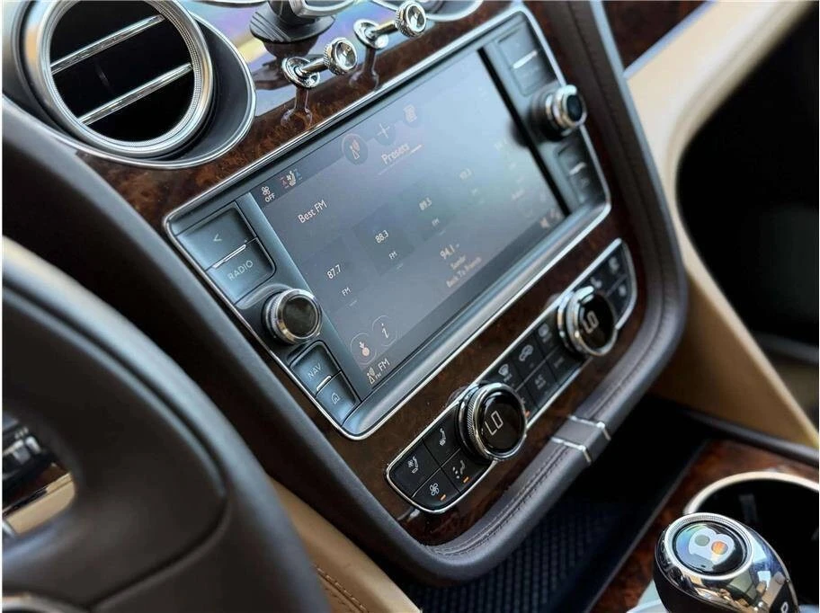 2017 Bentley Bentayga - Image 23 of 31