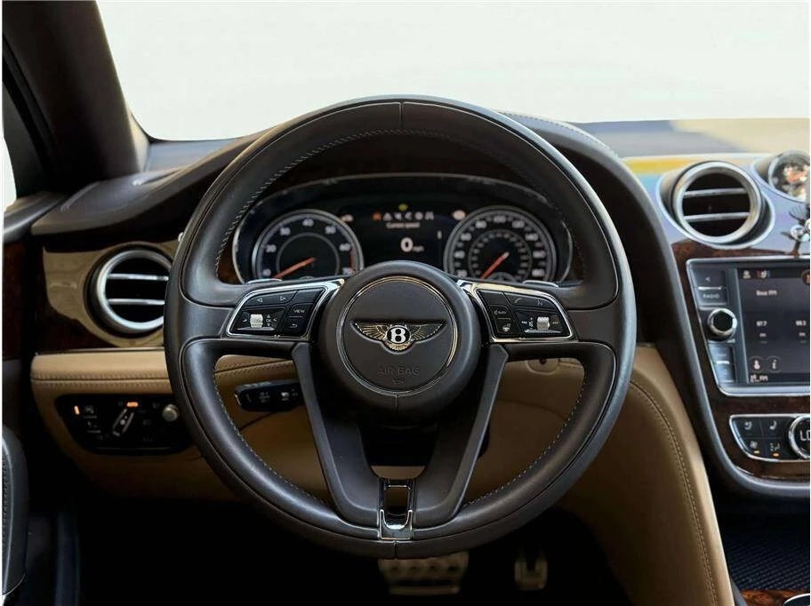 2017 Bentley Bentayga - Image 21 of 31