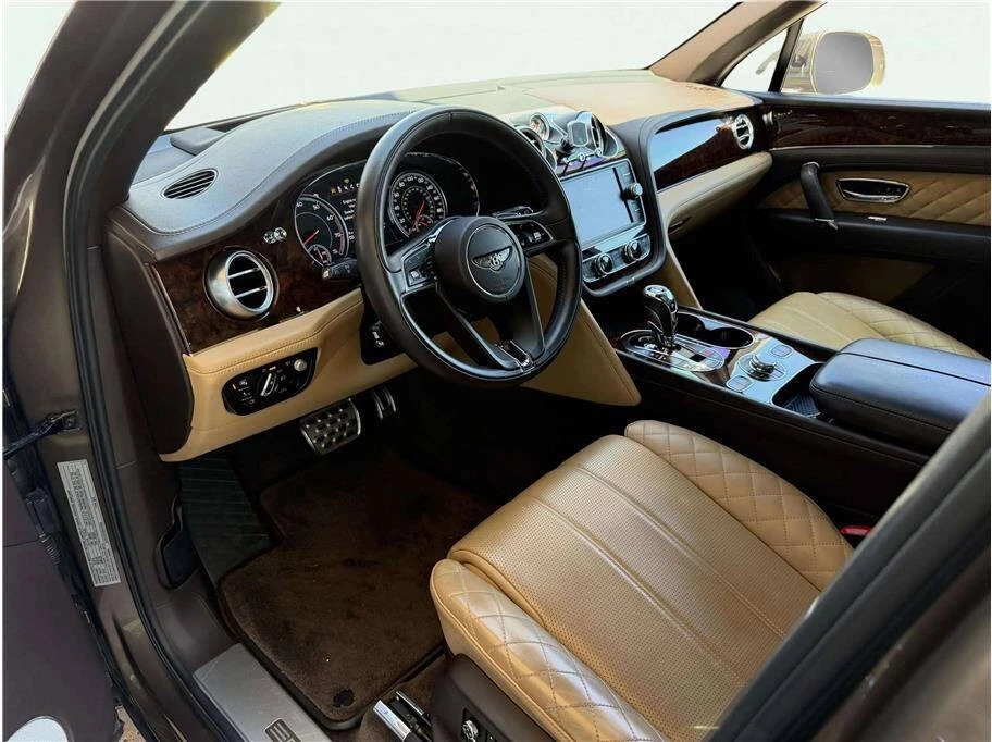 2017 Bentley Bentayga - Image 14 of 31