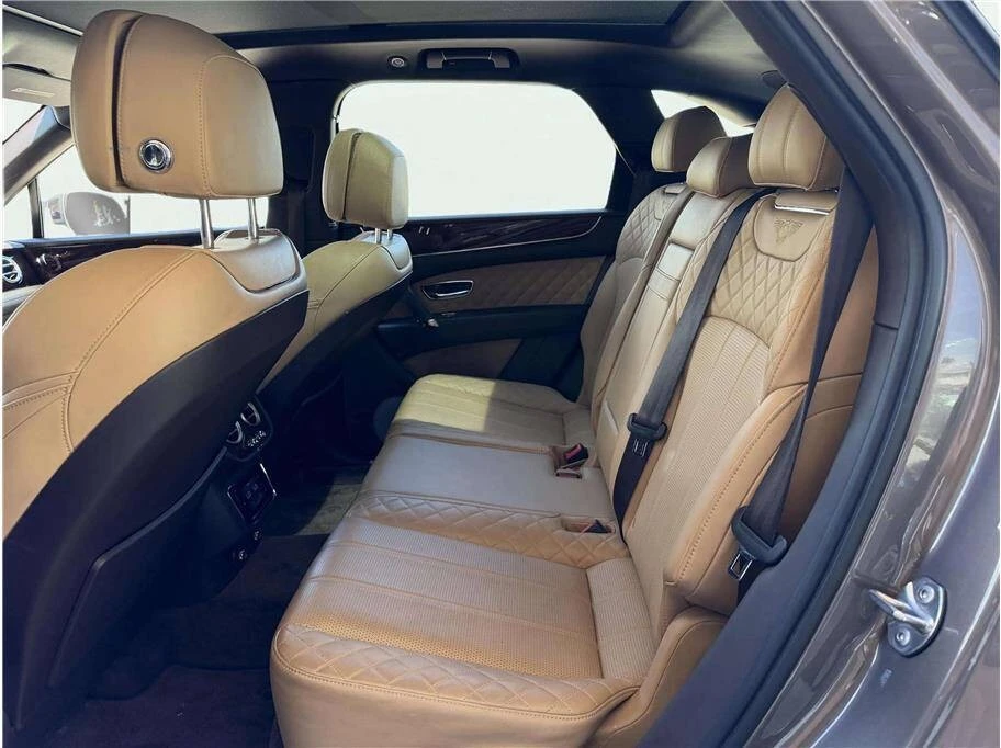 2017 Bentley Bentayga - Image 28 of 31