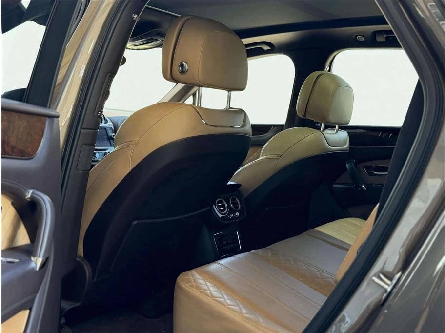 2017 Bentley Bentayga - Image 26 of 31