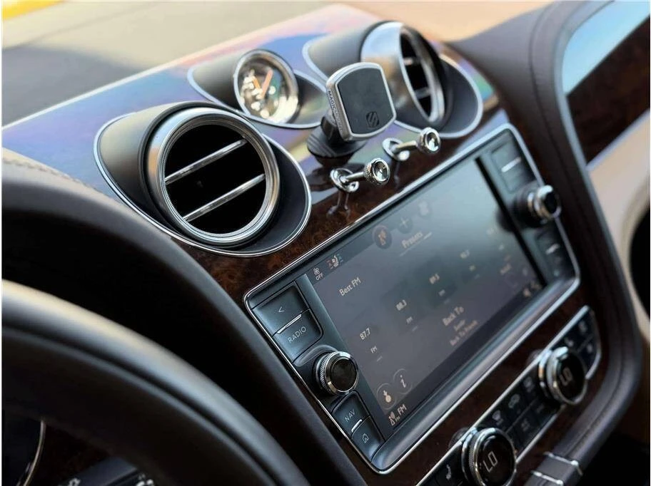 2017 Bentley Bentayga - Image 24 of 31