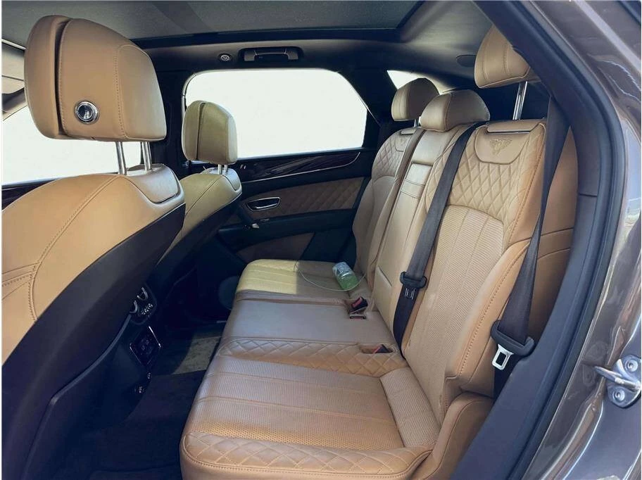 2017 Bentley Bentayga - Image 27 of 31