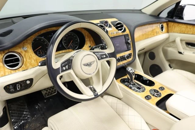 2017 Bentley Bentayga - Image 24 of 31